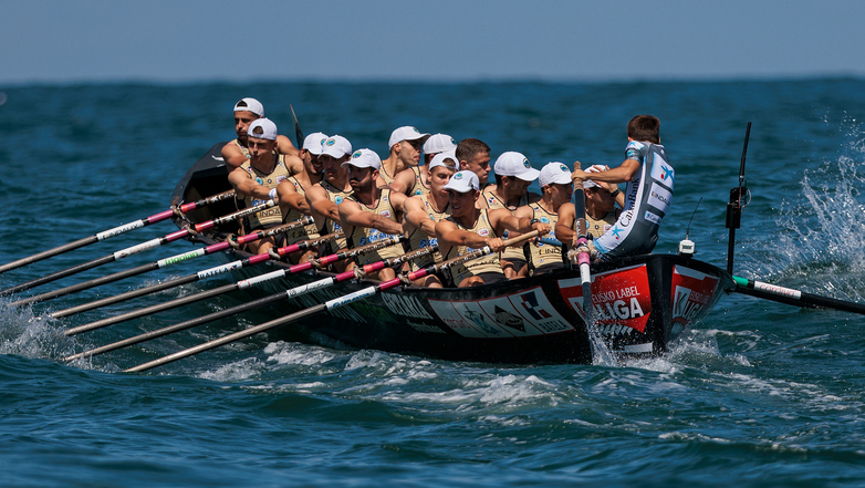 Getaria Remo banco fijo regata trainera mono de remo platanito